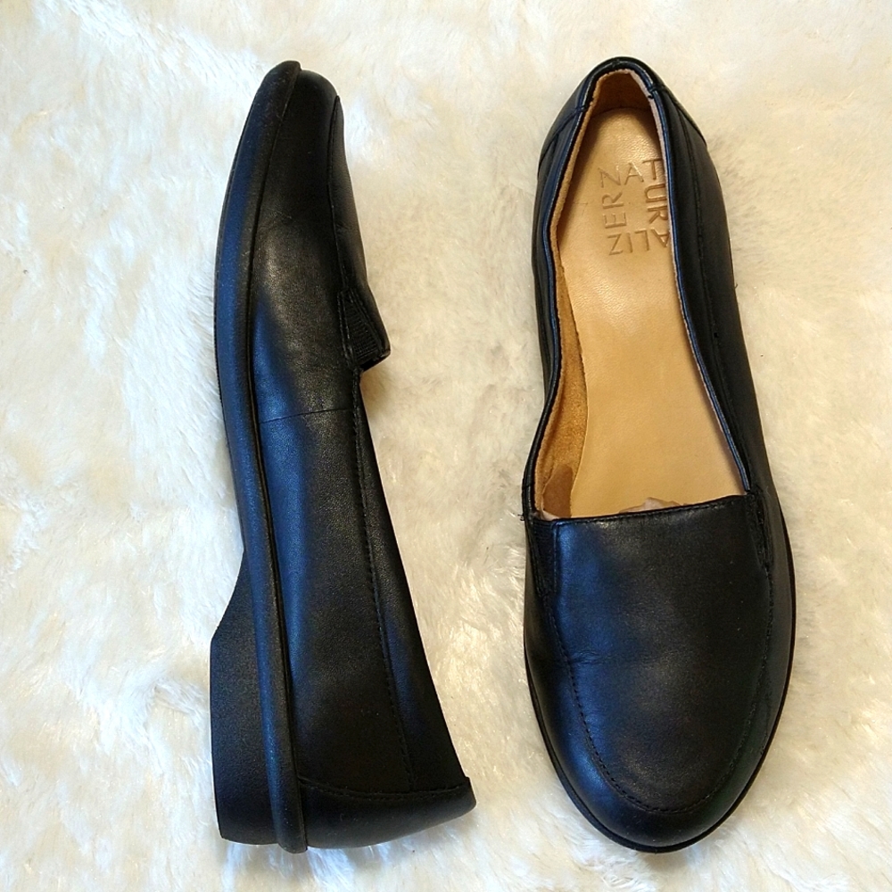 Naturalizer Black Leather Loafers